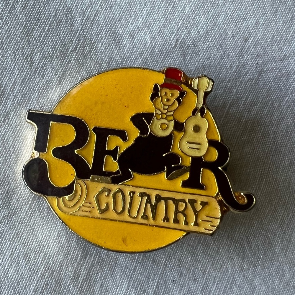 Walt Disney Bear Country pin